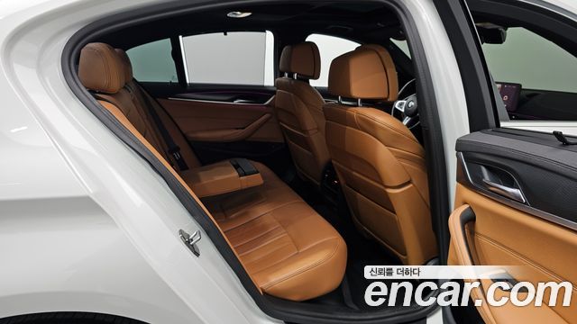 BMW 5-Series 2023 — photo 18