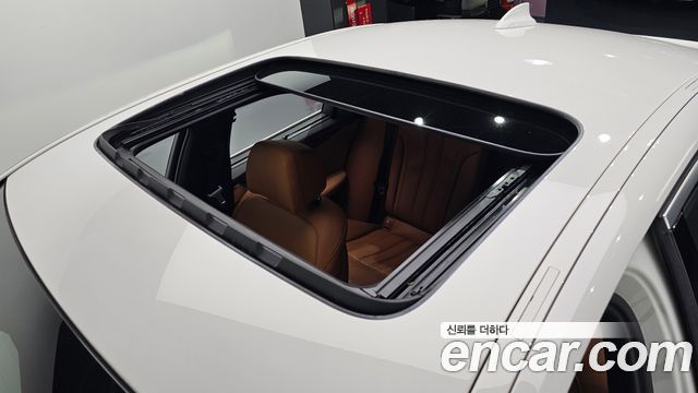BMW 5-Series 2023 — photo 25