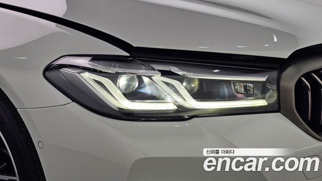 BMW 5-Series 2023 — photo 8
