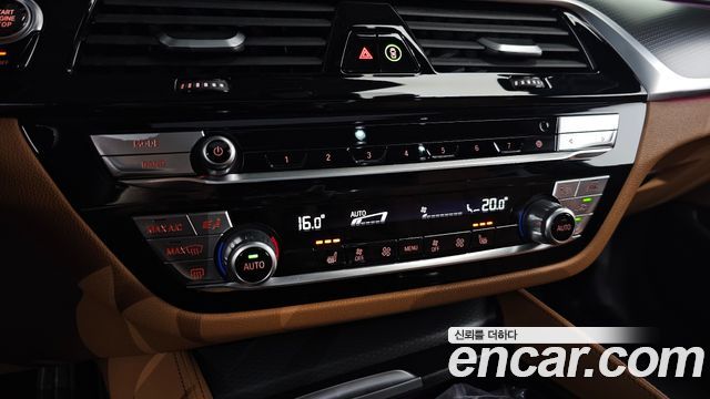 BMW 5-Series 2023 — photo 35