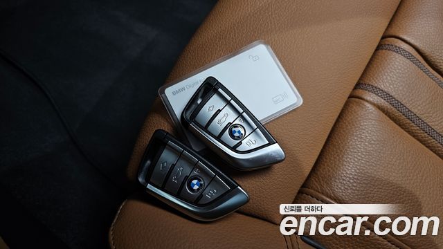 BMW 5-Series 2023 — photo 37