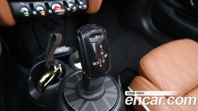 Mini Cooper Convertible 2024 — photo 9