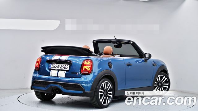 Mini Cooper Convertible 2024 — photo 12