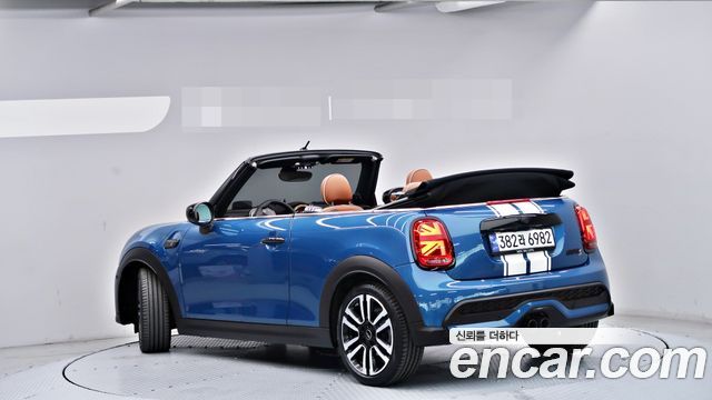 Mini Cooper Convertible 2024 — photo 14
