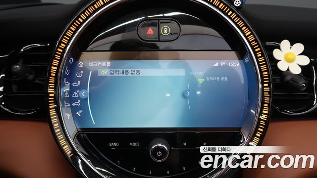 Mini Cooper Convertible 2024 — photo 20