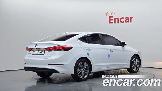 Hyundai AVANTE 2018 — photo 2