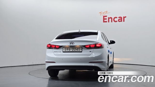 Hyundai AVANTE 2018 — photo 4