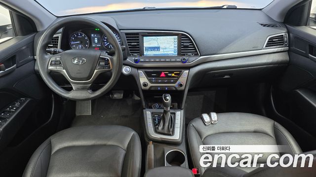 Hyundai AVANTE 2018 — photo 10