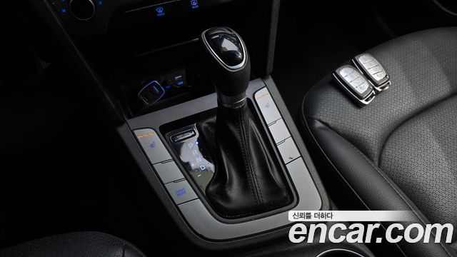 Hyundai AVANTE 2018 — photo 12