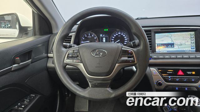 Hyundai AVANTE 2018 — photo 19