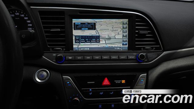 Hyundai AVANTE 2018 — photo 21