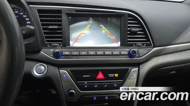 Hyundai AVANTE 2018 — photo 22