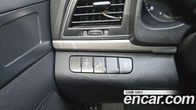 Hyundai AVANTE 2018 — photo 26