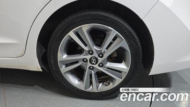 Hyundai AVANTE 2018 — photo 7