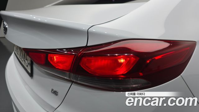 Hyundai AVANTE 2018 — photo 9