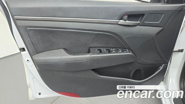 Hyundai AVANTE 2018 — photo 14