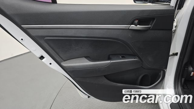Hyundai AVANTE 2018 — photo 15