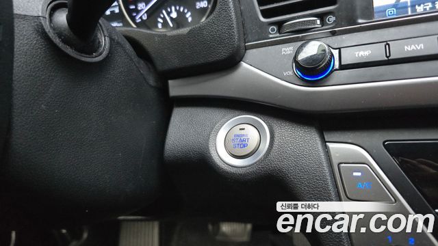Hyundai AVANTE 2018 — photo 27