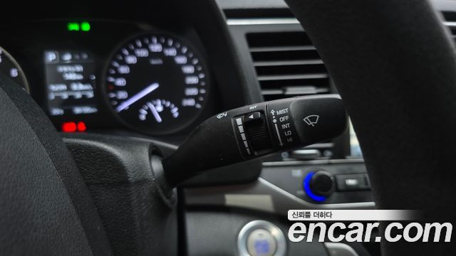 Hyundai AVANTE 2018 — photo 28