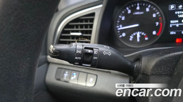 Hyundai AVANTE 2018 — photo 30