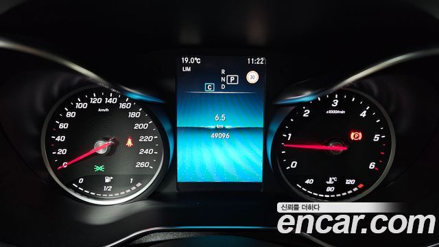 Mercedes-Benz C-Class 2020 — photo 11