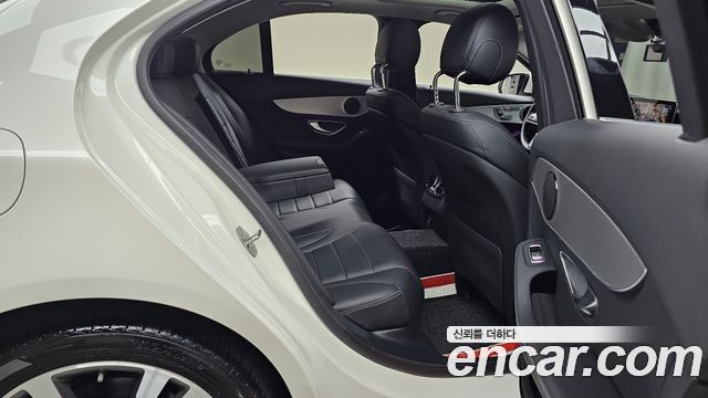Mercedes-Benz C-Class 2020 — photo 17