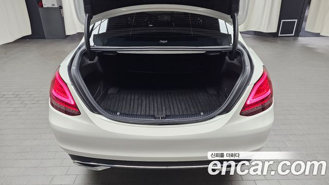 Mercedes-Benz C-Class 2020 — photo 22