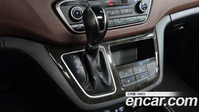 Hyundai Starex 2019 — photo 12