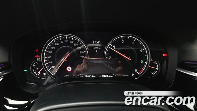 BMW 5-Series 2018 — photo 8