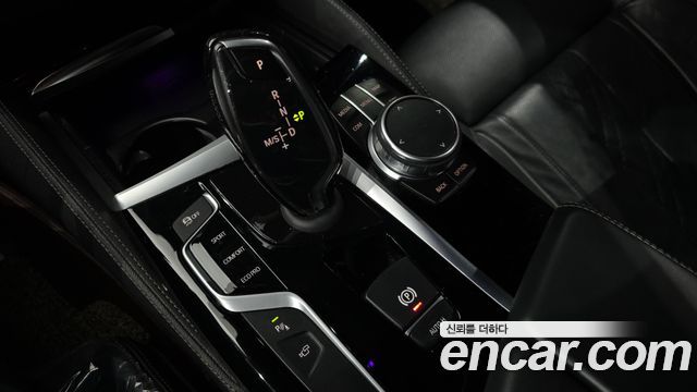BMW 5-Series 2018 — photo 9