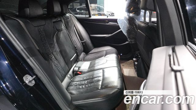 BMW 5-Series 2018 — photo 11