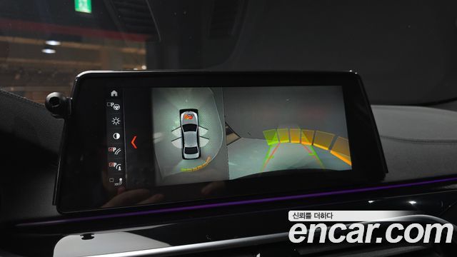 BMW 5-Series 2018 — photo 14