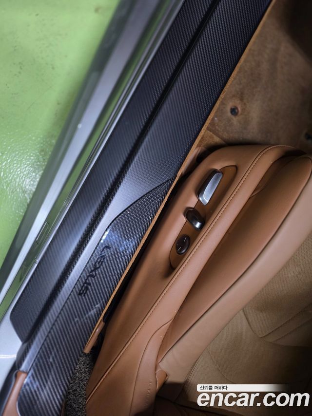 Lexus LC 2018 — photo 14