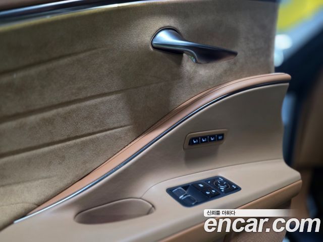 Lexus LC 2018 — photo 15