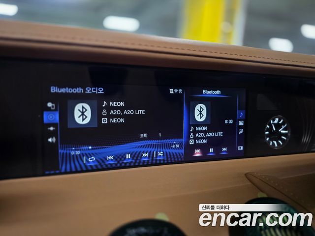 Lexus LC 2018 — photo 17