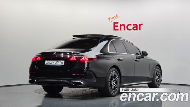 Mercedes-Benz E-Class 2025 — photo 2