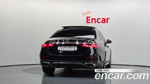 Mercedes-Benz E-Class 2025 — photo 4