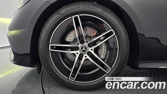 Mercedes-Benz E-Class 2025 — photo 5