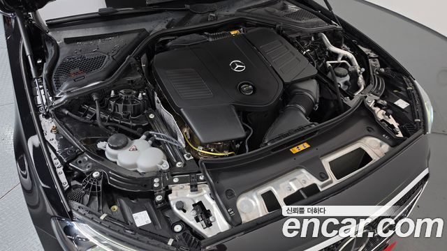 Mercedes-Benz E-Class 2025 — photo 6