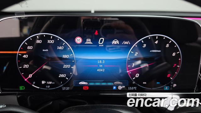 Mercedes-Benz E-Class 2025 — photo 11