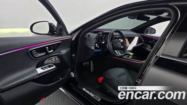 Mercedes-Benz E-Class 2025 — photo 13