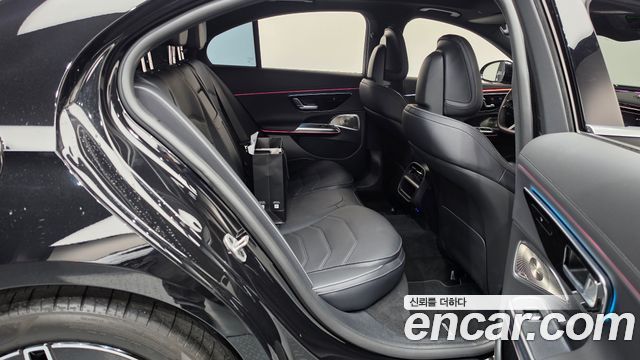 Mercedes-Benz E-Class 2025 — photo 17