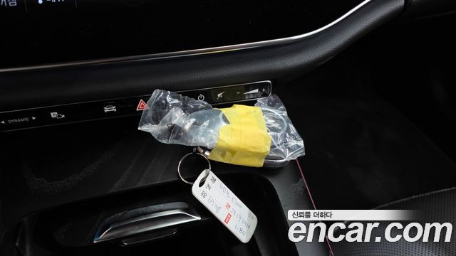 Mercedes-Benz E-Class 2025 — photo 21