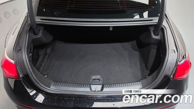 Mercedes-Benz E-Class 2025 — photo 24