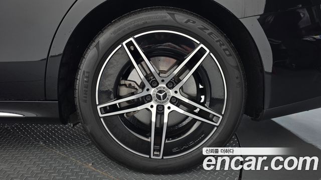 Mercedes-Benz E-Class 2025 — photo 7