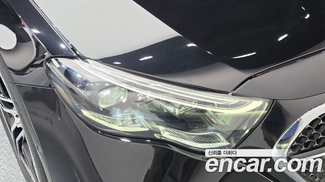 Mercedes-Benz E-Class 2025 — photo 8