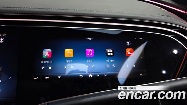 Mercedes-Benz E-Class 2025 — photo 35