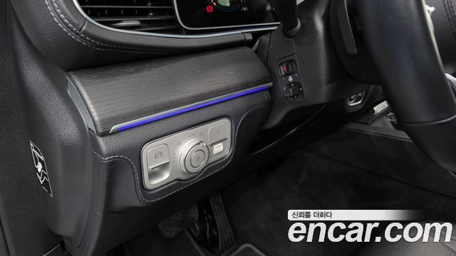 Mercedes-Benz GLE-Class 2023 — photo 24
