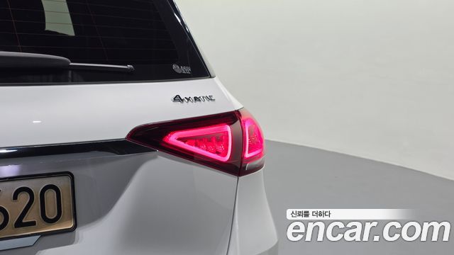Mercedes-Benz GLE-Class 2023 — photo 9