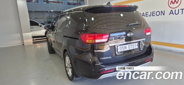 Kia Canival 2016 — photo 5